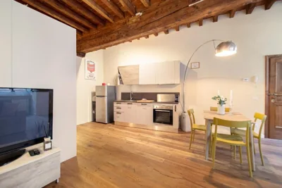 Dante s Home Cozy in Center Town – Photos 4