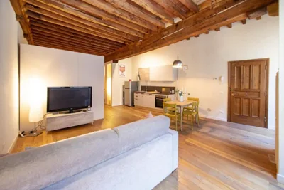 Dante s Home Cozy in Center Town – Photos 8