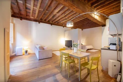 Dante s Home Cozy in Center Town – Photos 9
